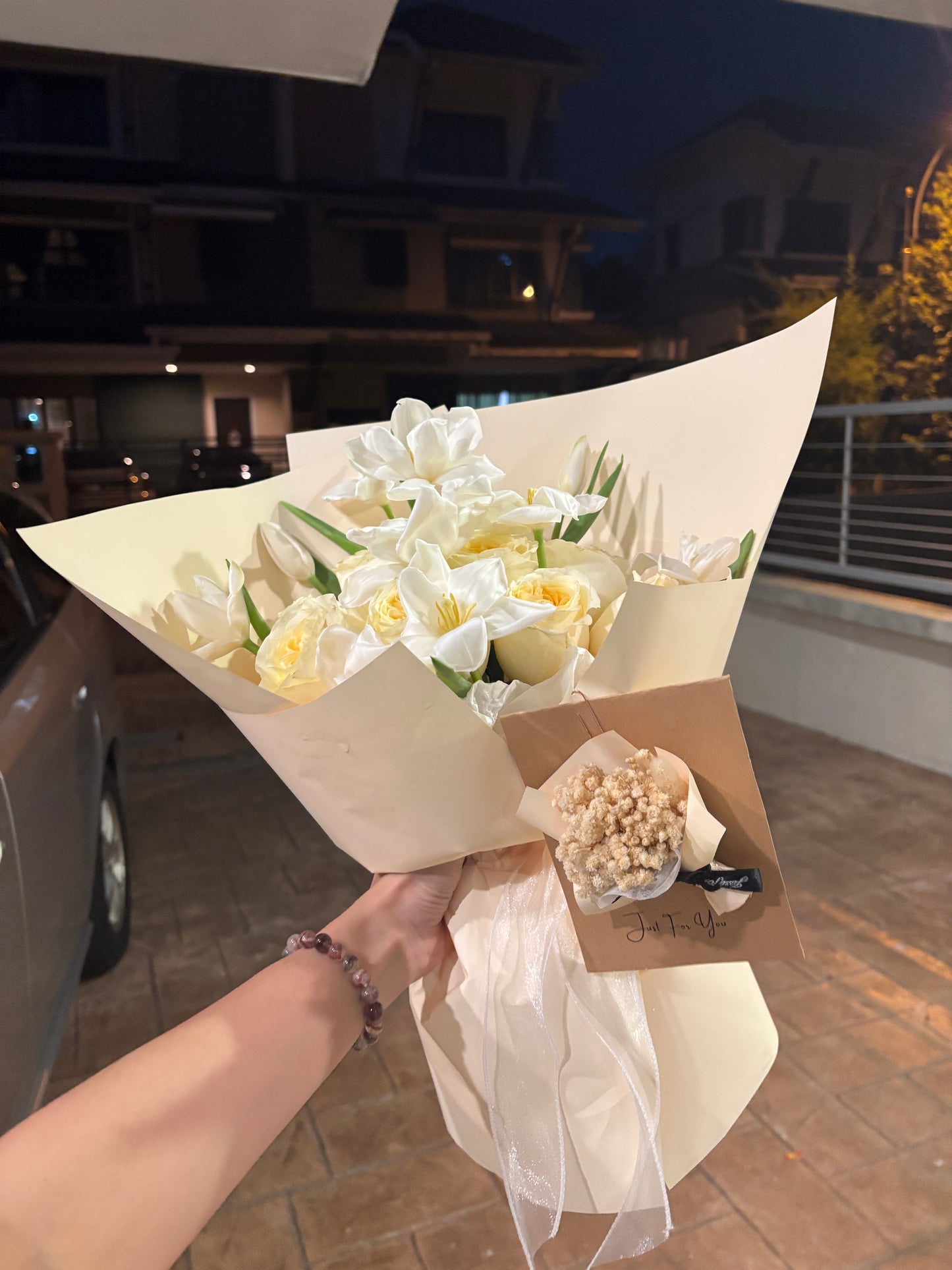Tulip + Buttercup Roses Bouquet - M Size
