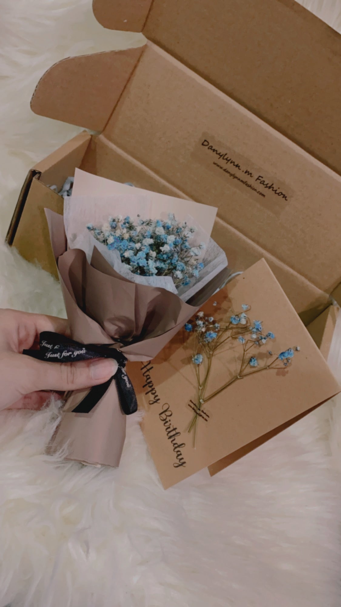 XS Mini Baby Breath Bouquet With Boxes + Wish Card