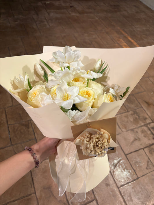 Tulip + Buttercup Roses Bouquet - M Size