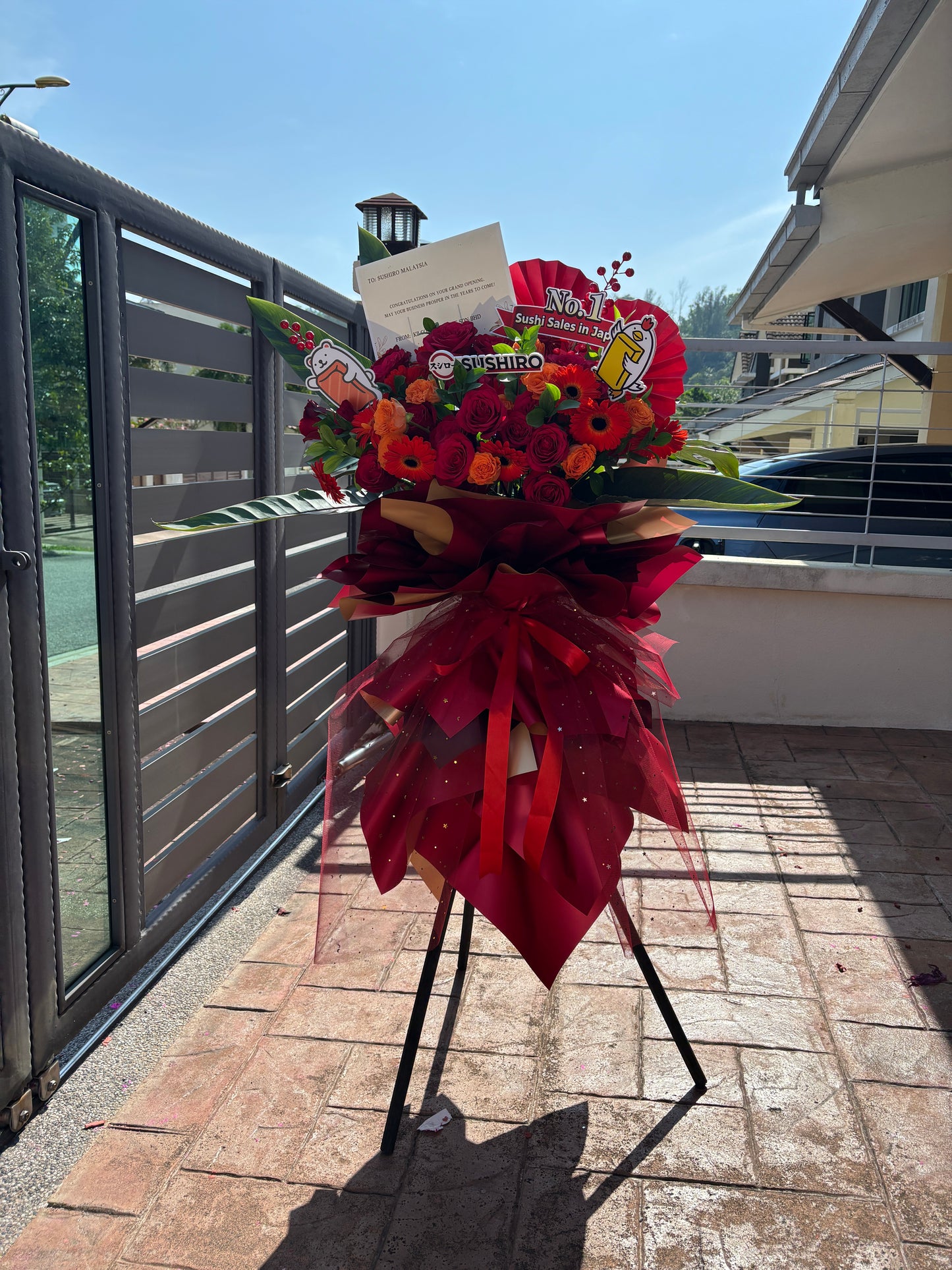 Opening Flower Stand - With Cartoon Pops
