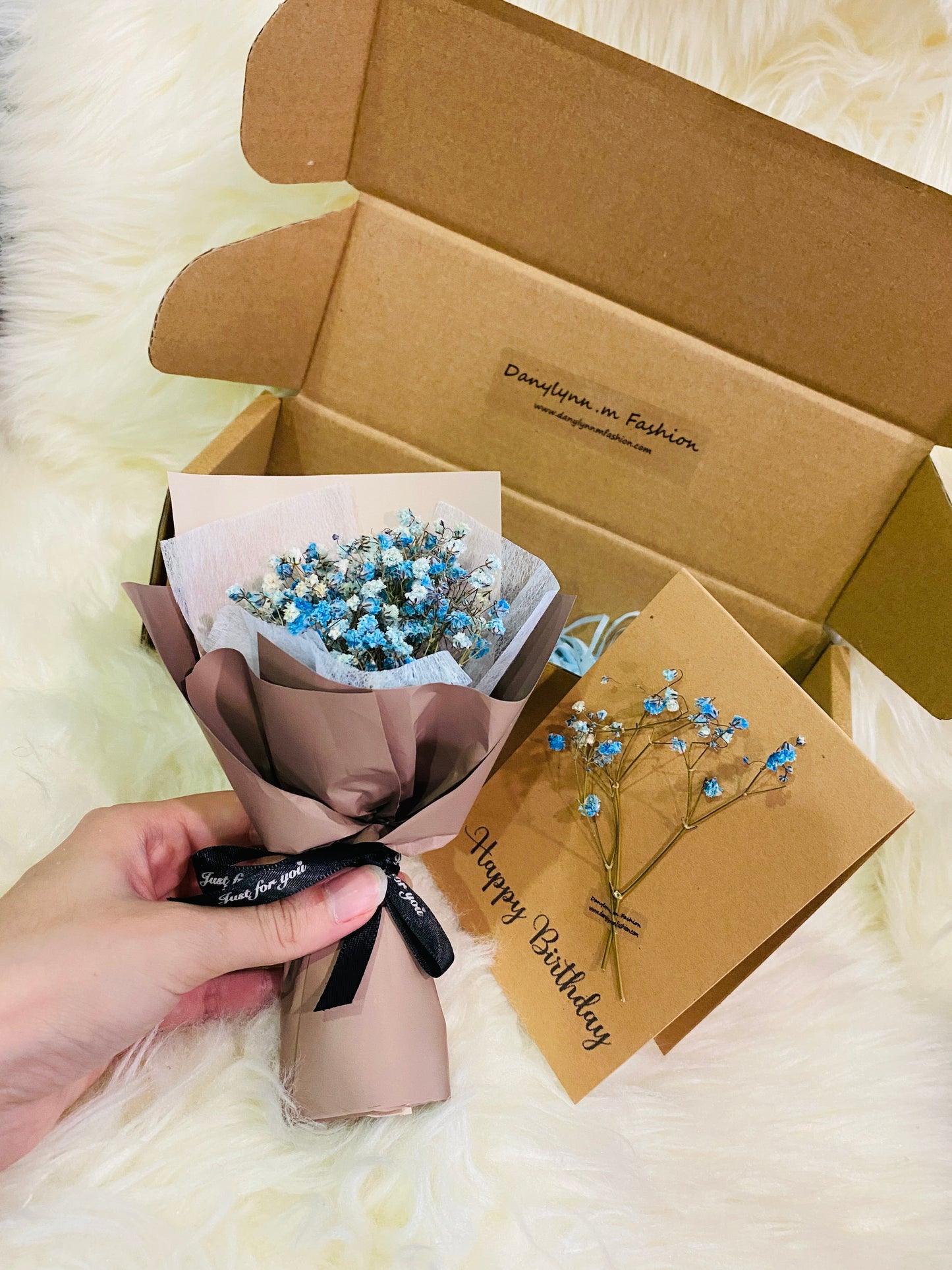 XS Mini Baby Breath Bouquet With Boxes + Wish Card
