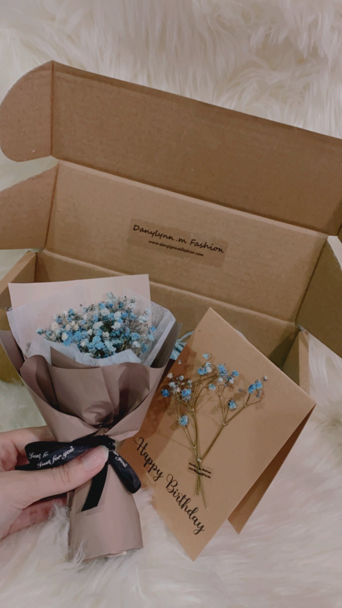XS Mini Baby Breath Bouquet With Boxes + Wish Card