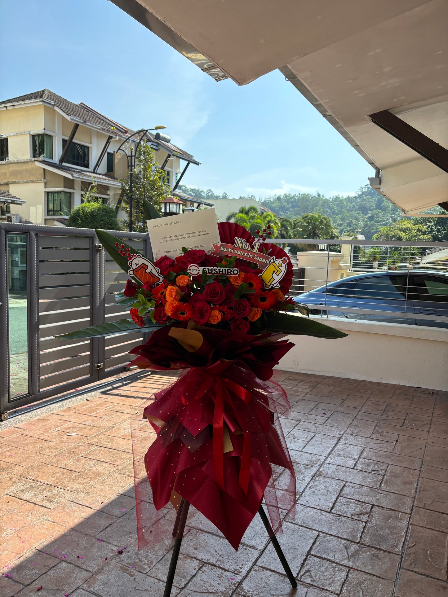 Opening Flower Stand - With Cartoon Pops