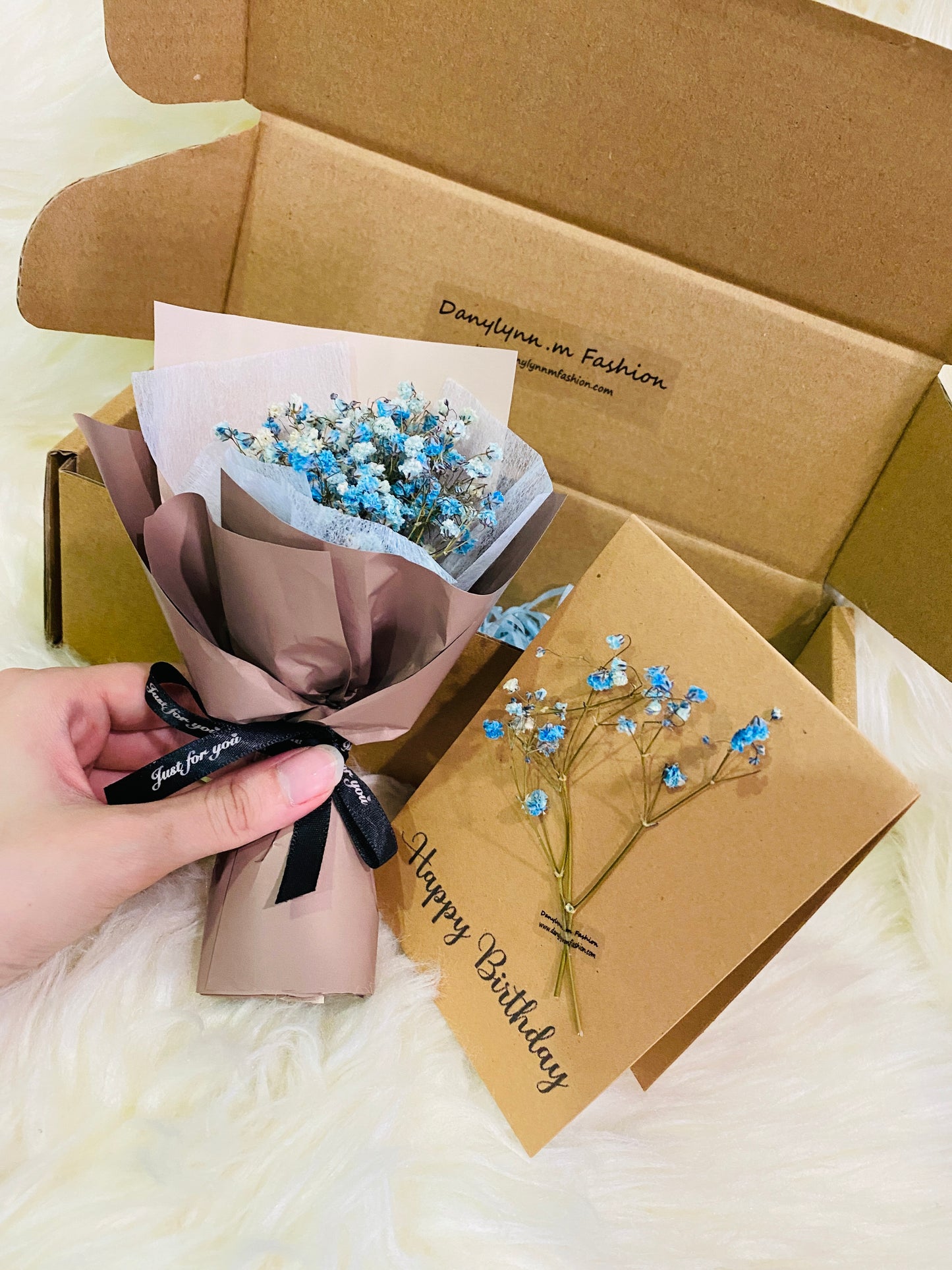 XS Mini Baby Breath Bouquet With Boxes + Wish Card