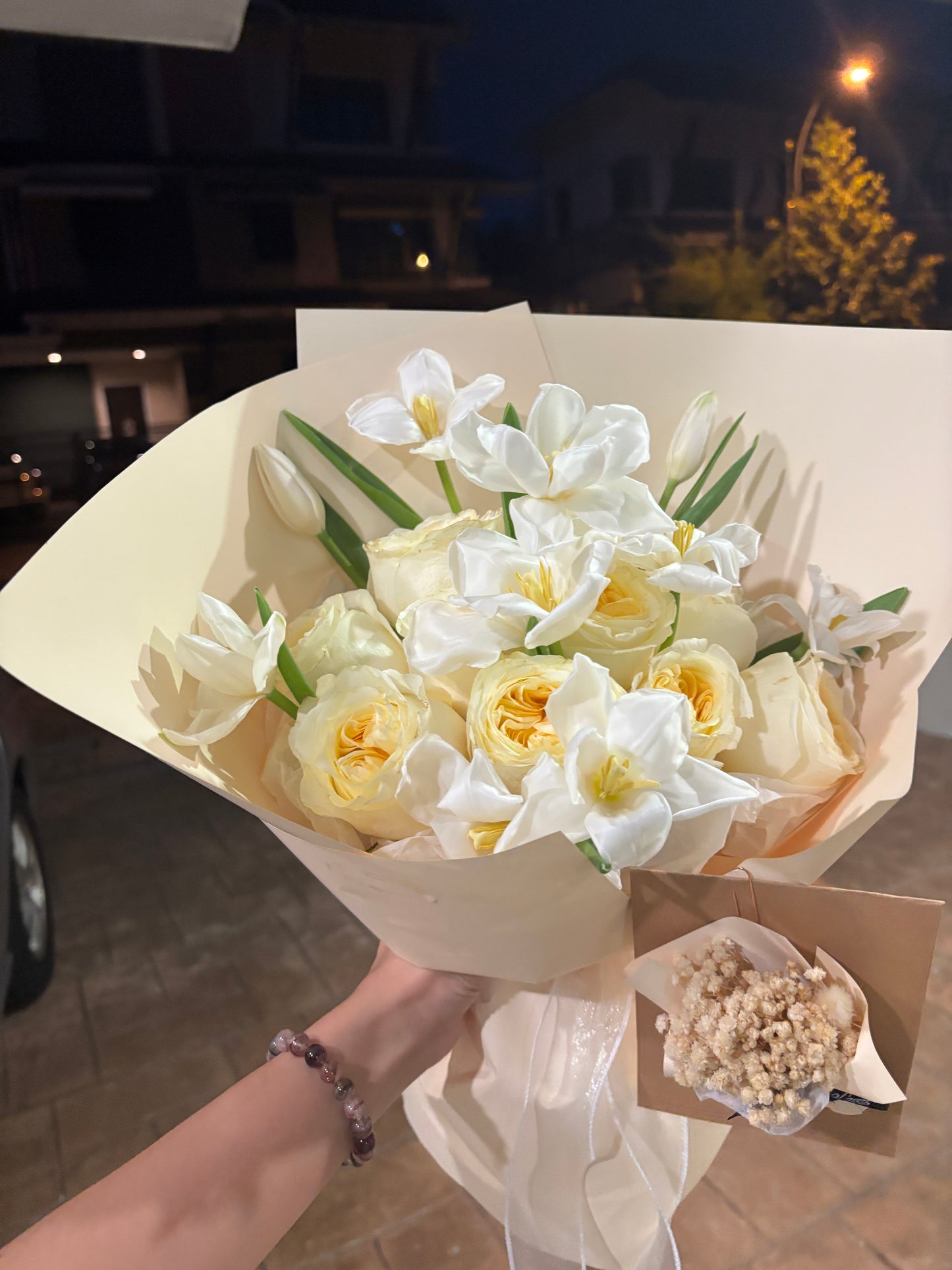 Tulip + Buttercup Roses Bouquet - M Size