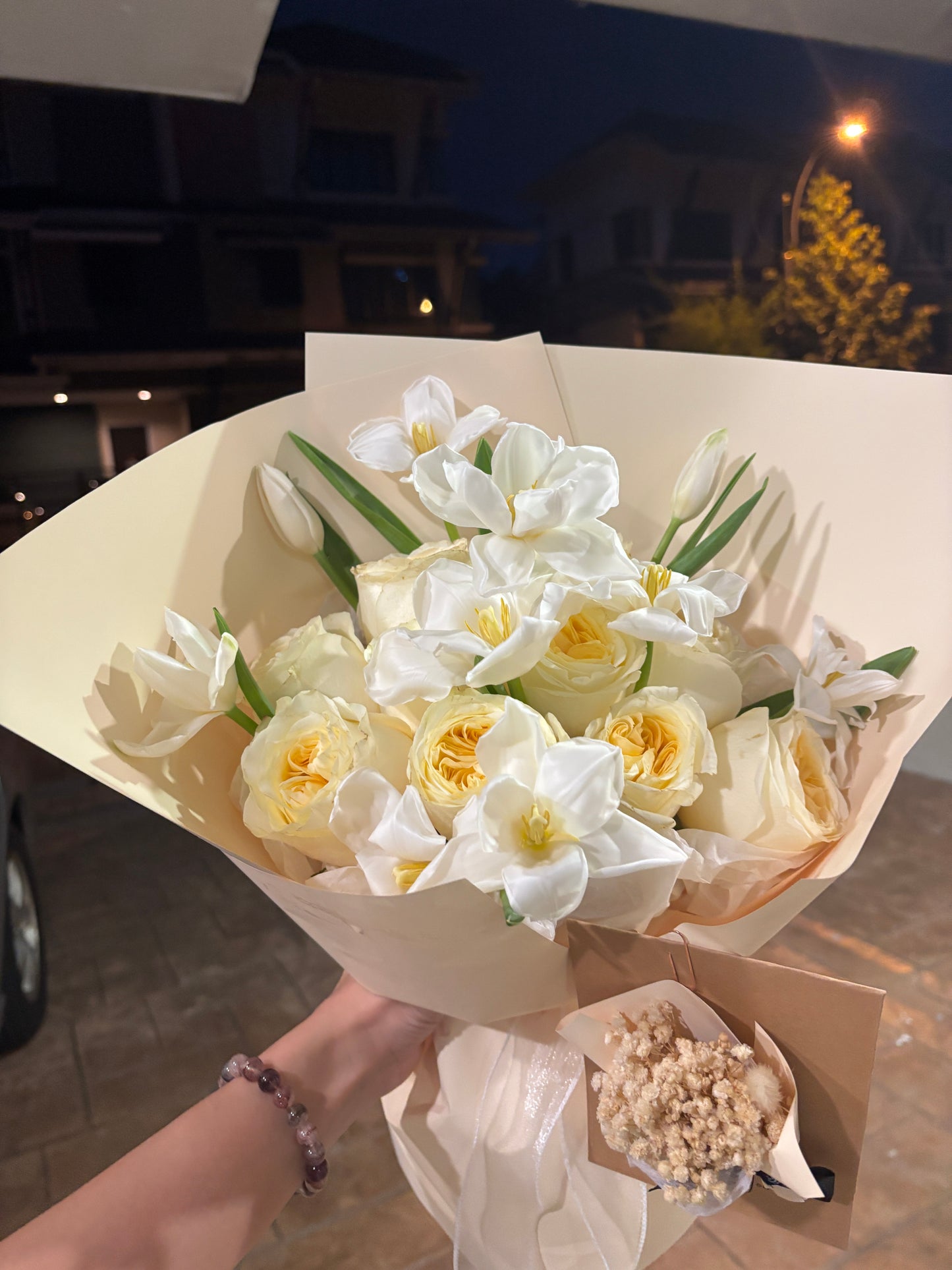 Tulip + Buttercup Roses Bouquet - M Size