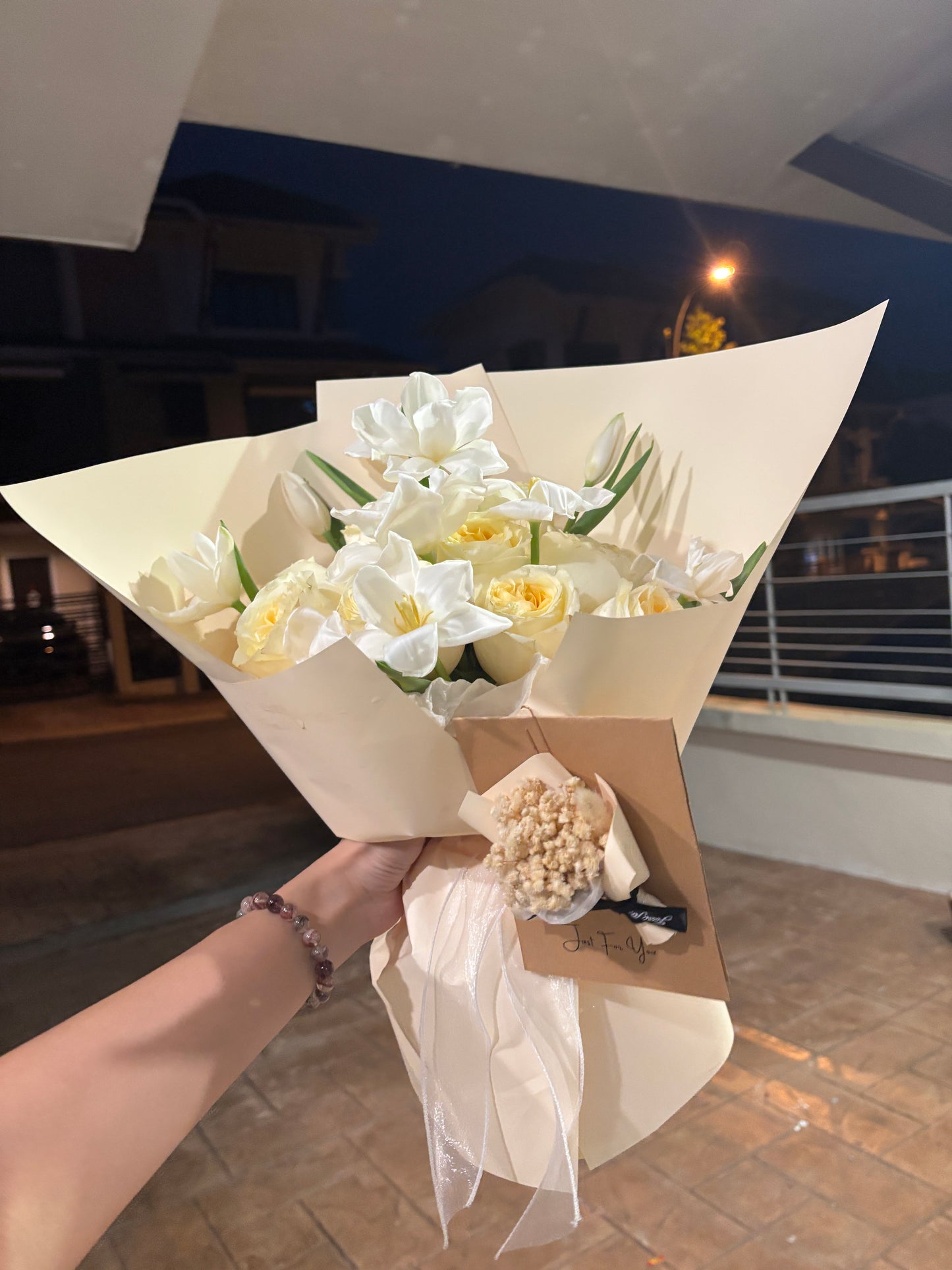 Tulip + Buttercup Roses Bouquet - M Size