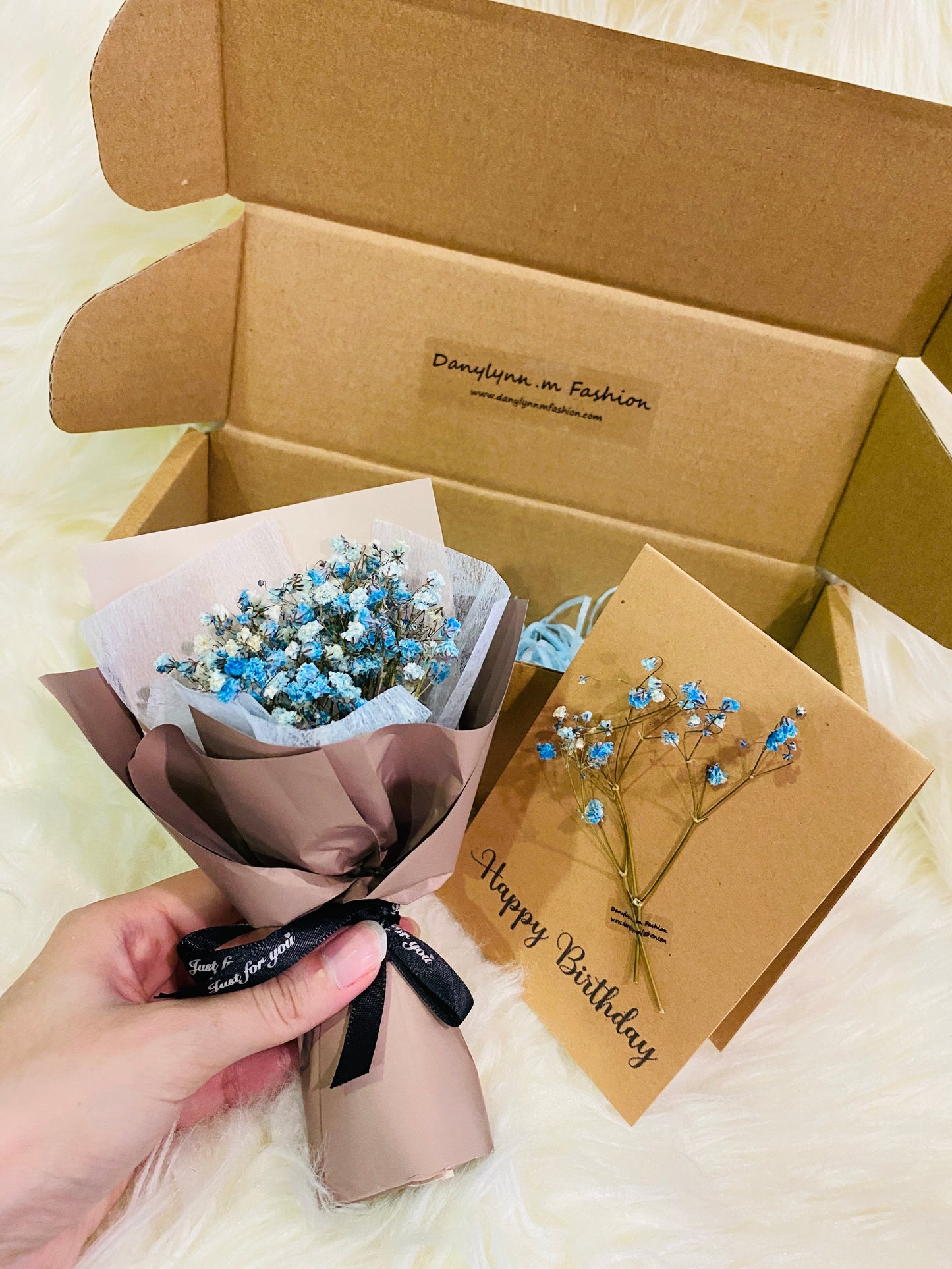 XS Mini Baby Breath Bouquet With Boxes + Wish Card