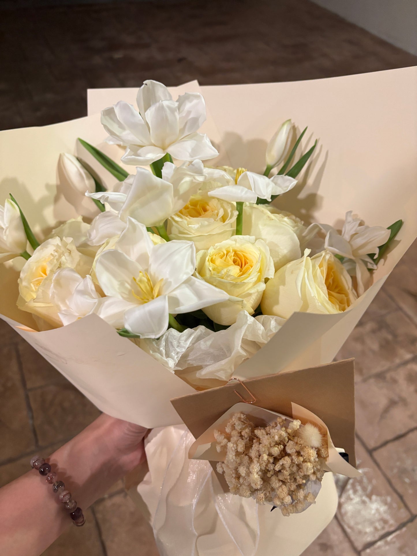 Tulip + Buttercup Roses Bouquet - M Size