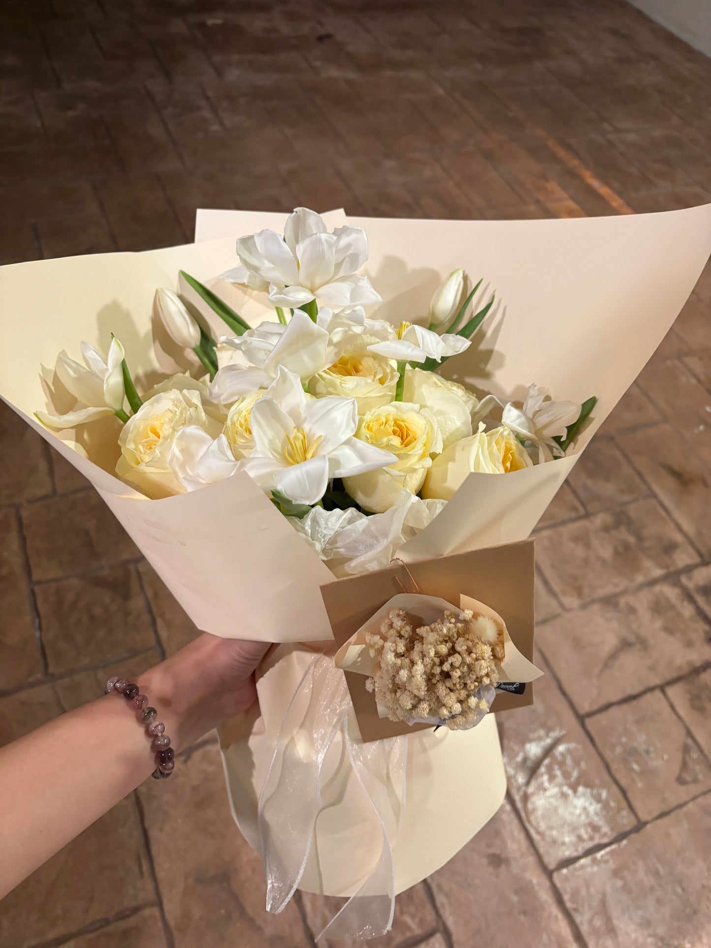 Tulip + Buttercup Roses Bouquet - M Size