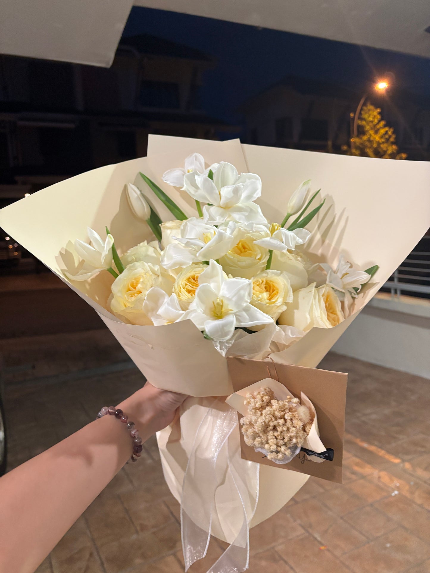 Tulip + Buttercup Roses Bouquet - M Size