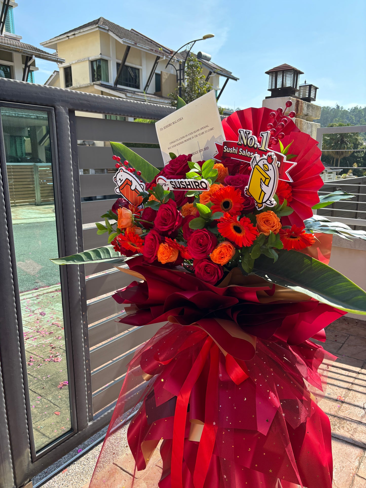 Opening Flower Stand - With Cartoon Pops