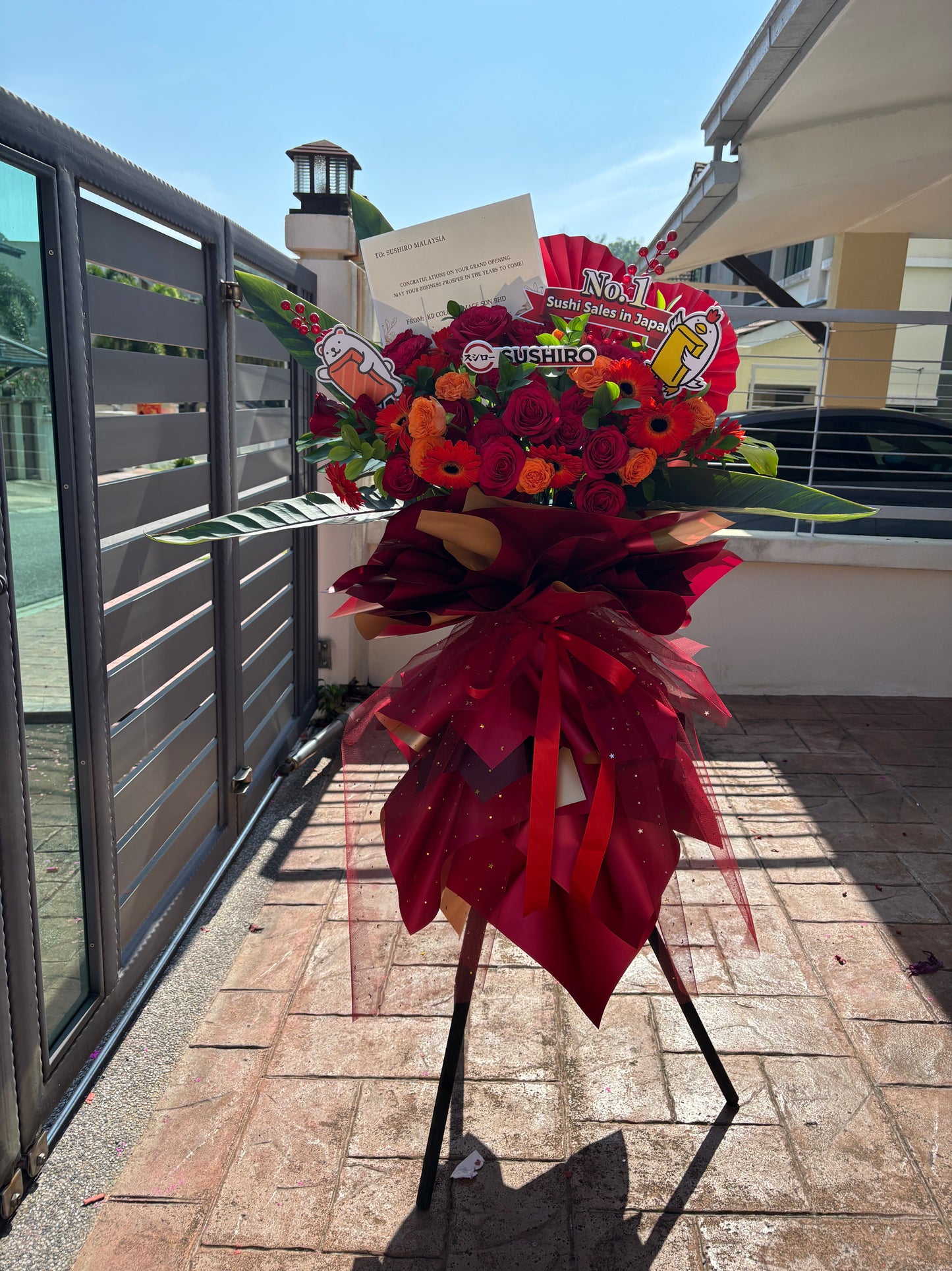 Opening Flower Stand - With Cartoon Pops