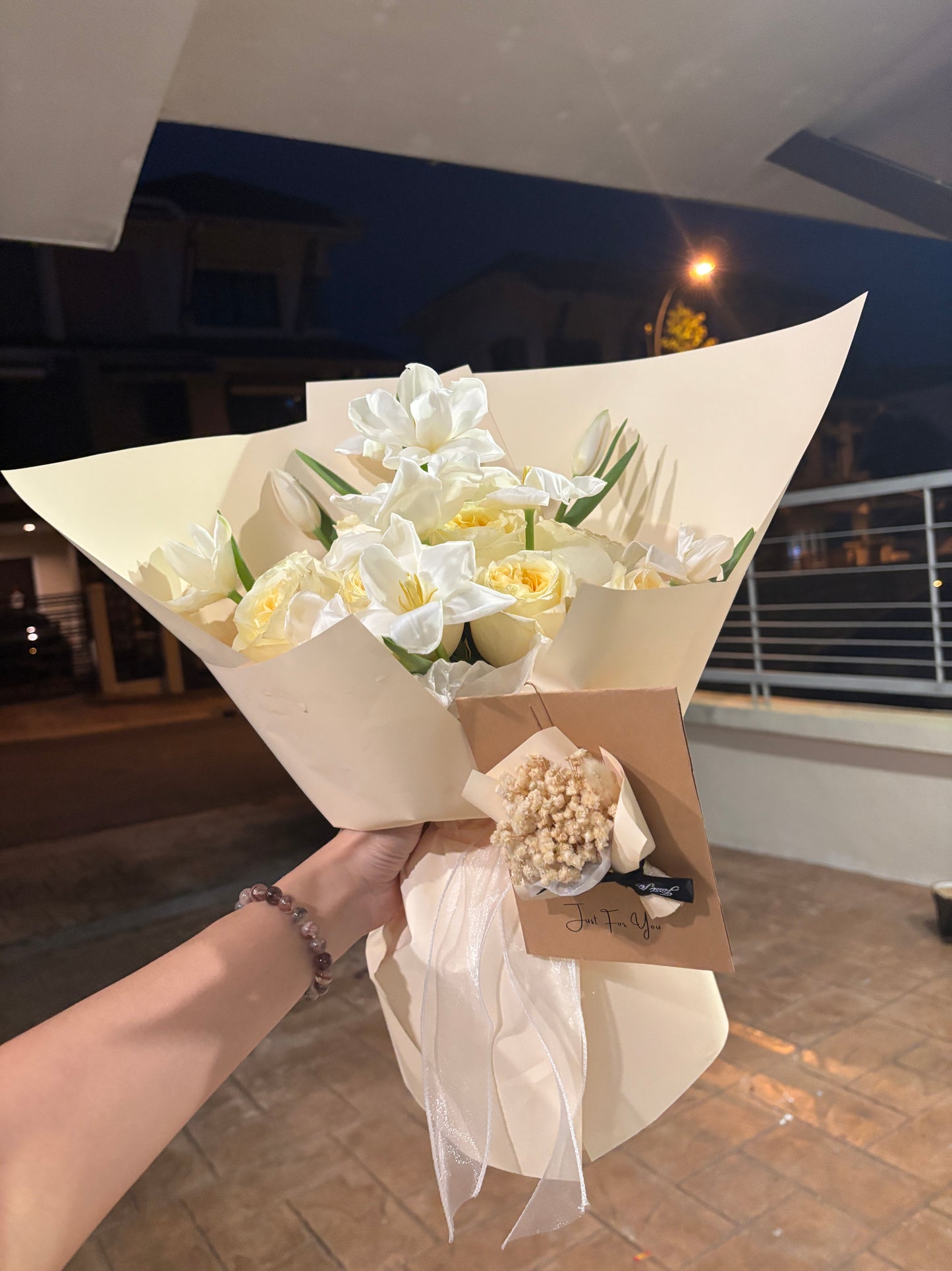 Tulip + Buttercup Roses Bouquet - M Size