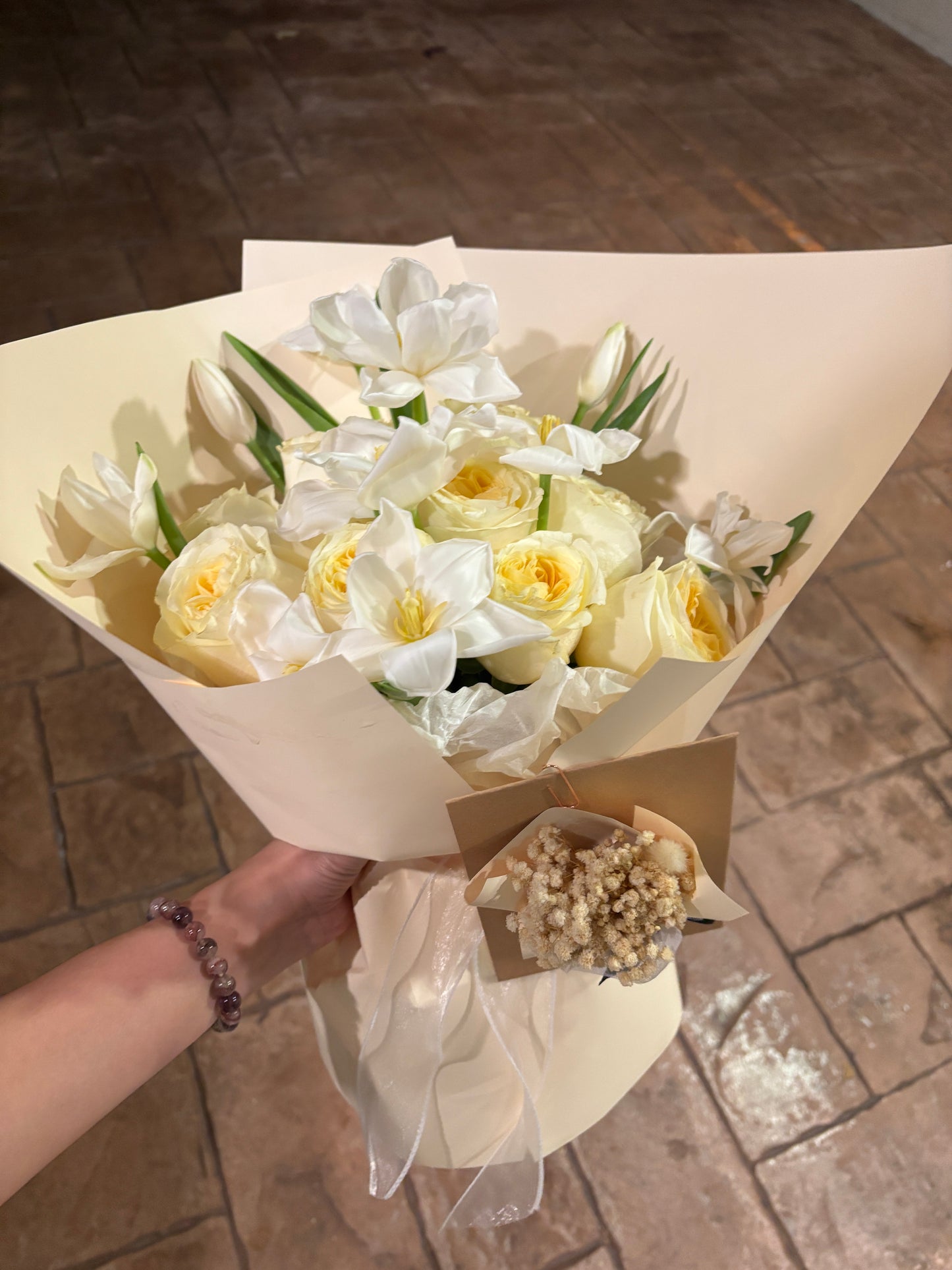 Tulip + Buttercup Roses Bouquet - M Size
